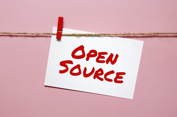 Quels sont les outils open-source pour la gestion des configurations dans des environnements DevOps ?